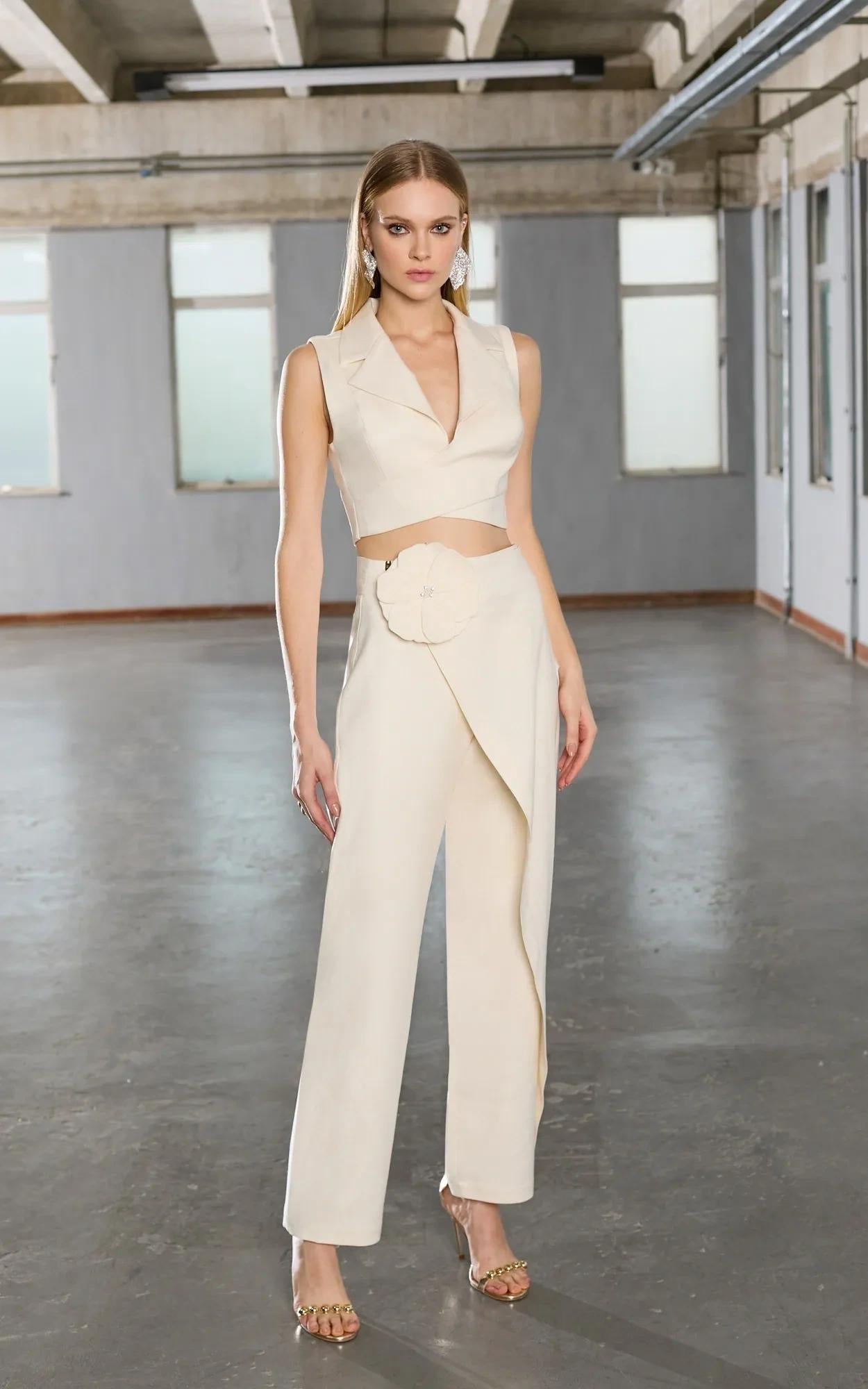 Cropped Isa P. 25001033